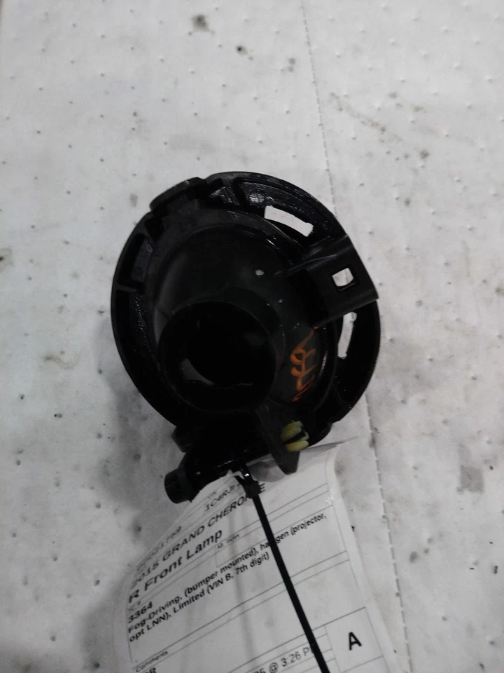 Used Driving Light fits: 2015 Jeep Grand cherokee Fog-Driving bumper mounted Gra Foto 2 de 4