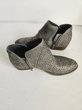 Ankle Boots By Not Rated, Gray 8.5  side Zipper. 