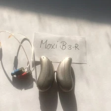 Unitron Moxi Blu 3 R for mild to severe hearing losses