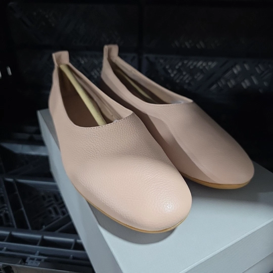 Everlane The Italian Leather Day Glove Flats in Pink - Size 8
Opens in a new window or tab