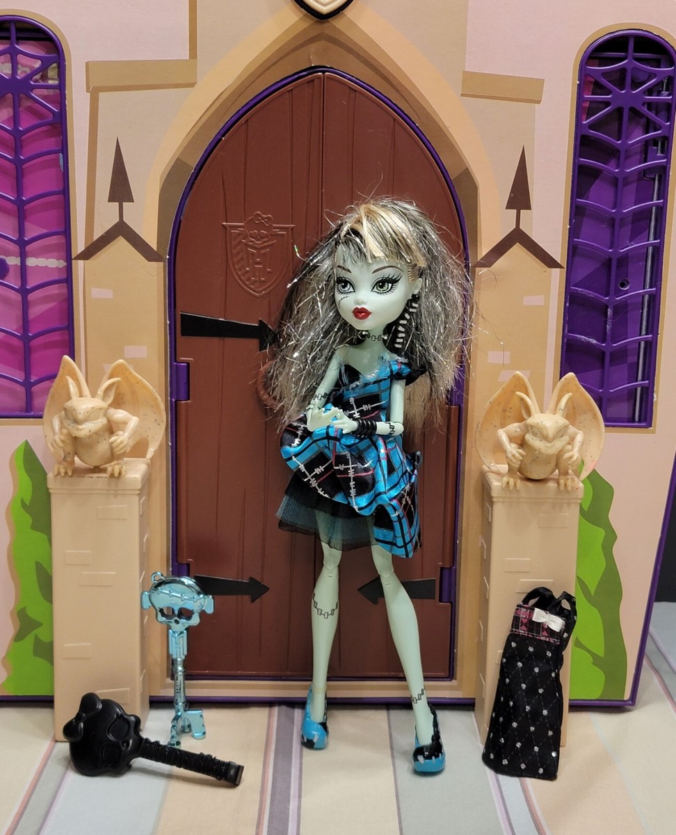 Monster High Frankie Stein Doll Sweet 1600 with Draculaura