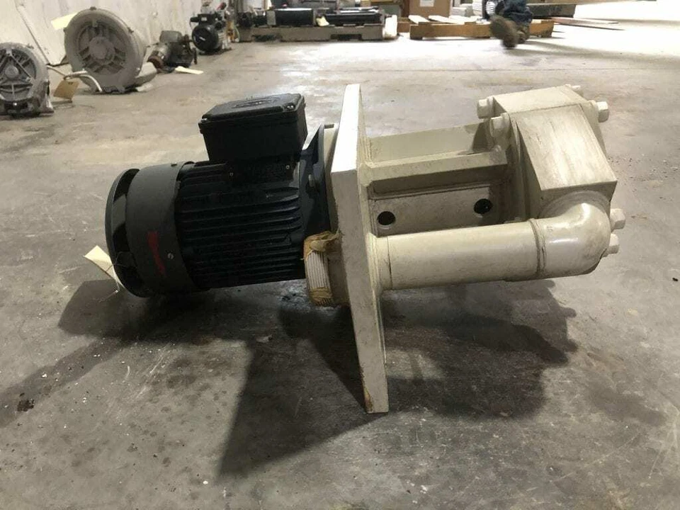 Bomba de refrigerante Hollmuller TPBU4-W-0,75-50 VK 0,75 kW 1410/1705 rpm 220-480 V 3 ph Foto 2 de 4