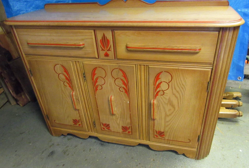 Juego de muebles de cocina/comedor vintage de roble blanco con adornos rojos: 9 piezas Foto 3 de 4