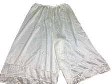 WONDERMAID white Pettipants Slip Shorts Undergarment Medium USA Bloomers MINT