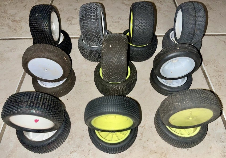 Neumáticos para buggy 1/10 - Alfombra - Todoterreno - Losi - TLR JC Concepts - DE Racing Foto 2 de 4