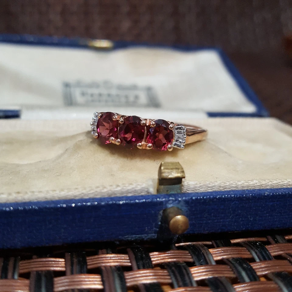 Anillo trilogía de plata de ley 925, diamante granate cereza roja talla Q.5 EE. UU. 8.25 Foto 4 de 4