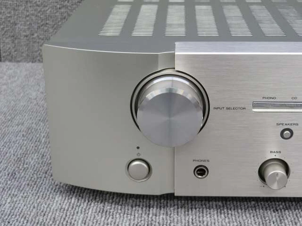 Marantz PM7005 Integrated Amplifier Good Condition Used w/Accessories - Image 3 of 4