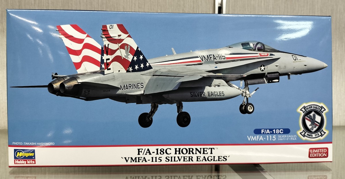 1/72 F/A-18C Hornet VMFA-115 Silver Eagles model kit + patch