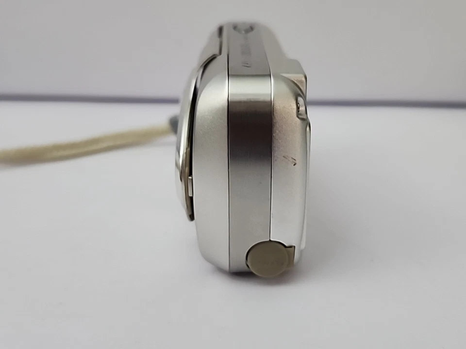 Olympus µ 300 Digital Camera 3.2MP mju u Silver Compact - PARTS ONLY - Image 2 of 4