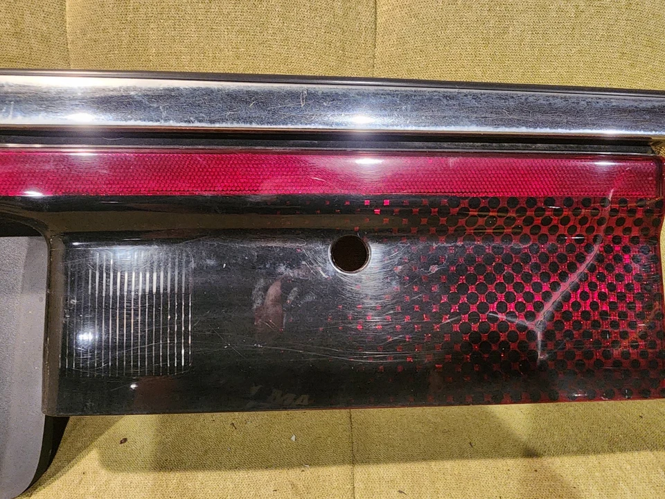 Reflector montado en el maletero con panel de luz trasera central Mercury Grand Marquis 1995-1997 Foto 4 de 4