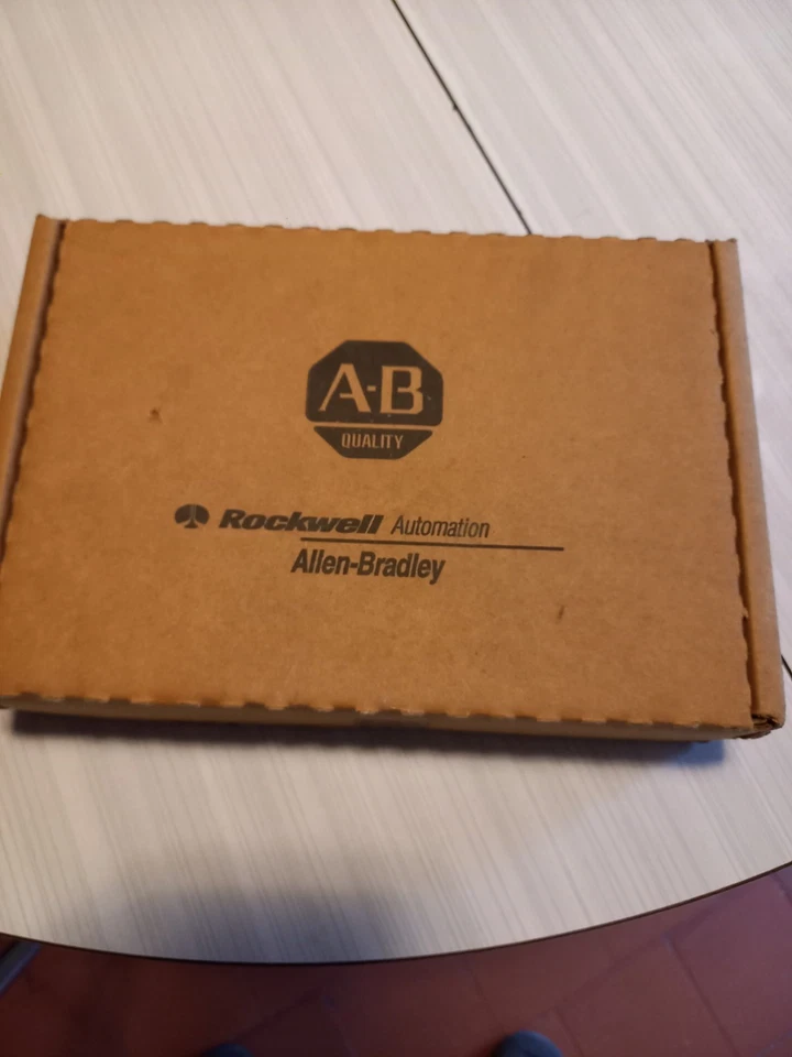 Module de 2 Entrées & 2 Sortie Analogique Allen-Bradley SLC 500 1746-NIO4V - Photo 3/3