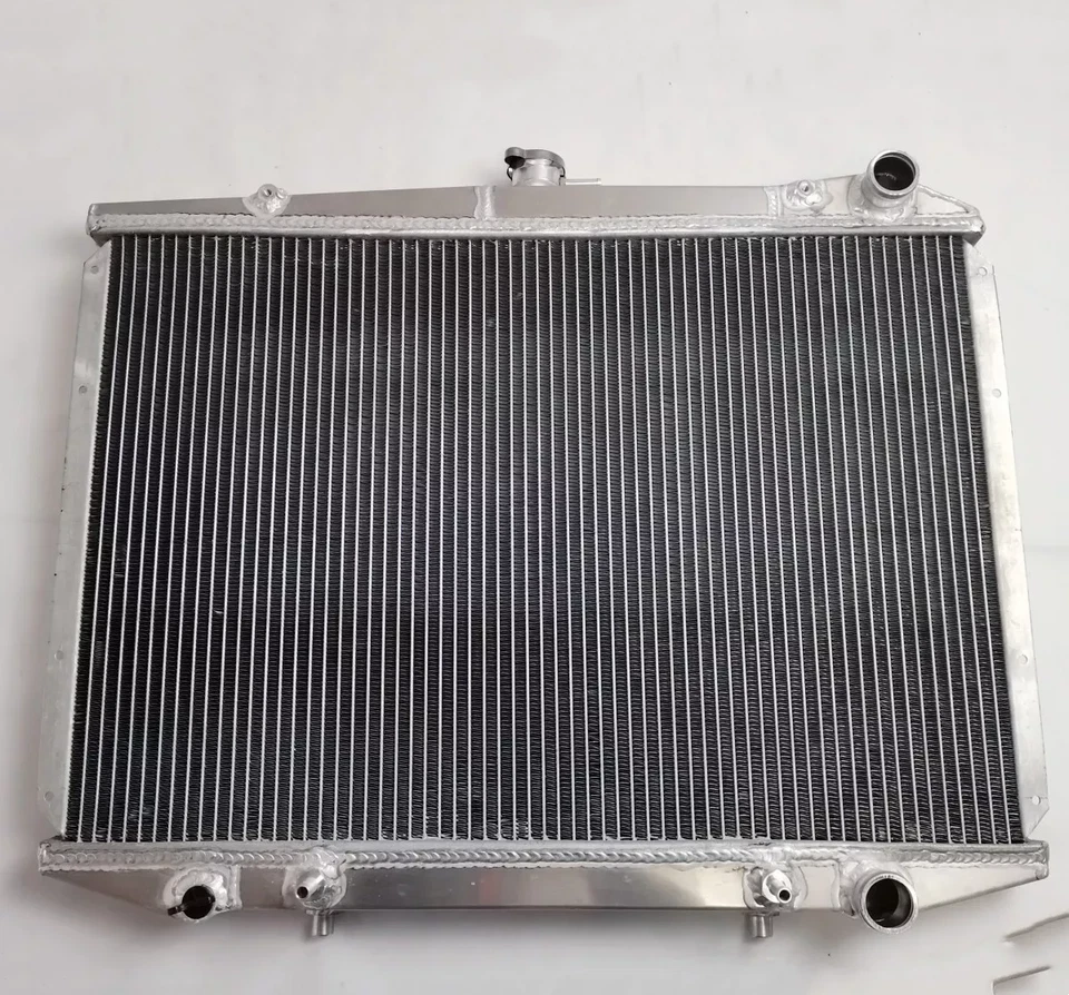 Radiador de aluminio para camioneta Nissan D21 1995-1997 1986-1994 2,4 L 3,0 L AT Foto 3 de 4