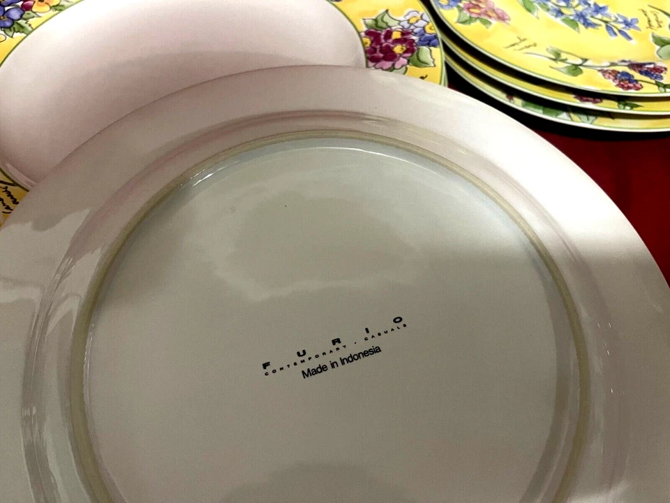 Juego de 8 platos Furio Cream Brulee para cada cena de 10 3/4" y ensalada de 8 1/4" Foto 2 de 2