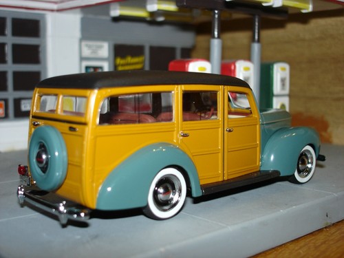 Minichamps 1940 Ford De Luxe, 1:43 NIB Ford 100 Year Heart & Soul Collection - Picture 5 of 9