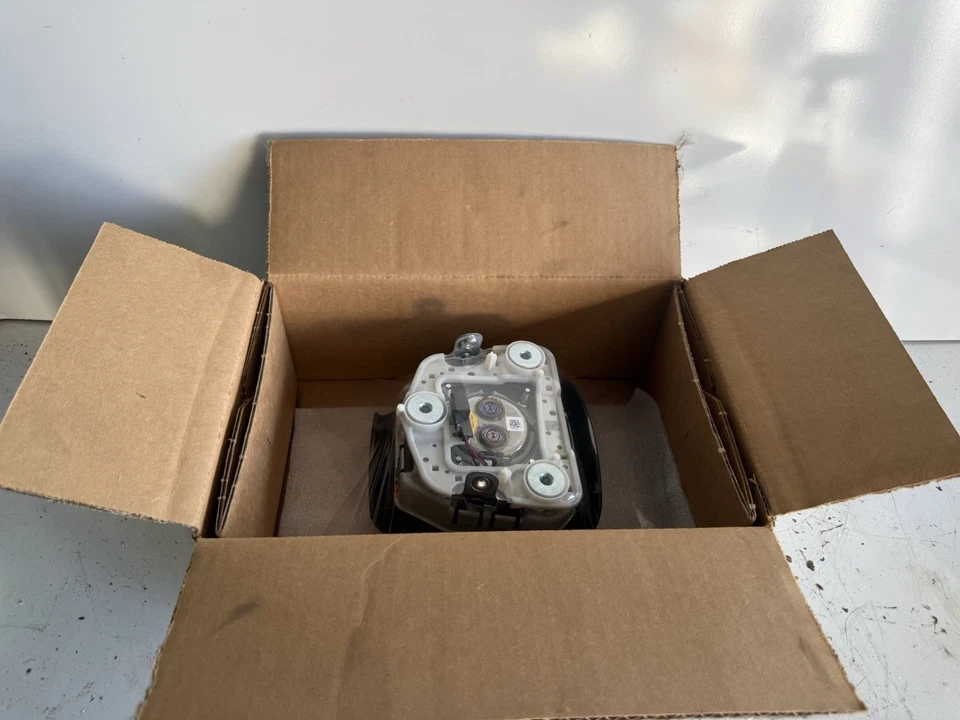 2019-2025 GMC Sierra 1500 2500 3500 Black Driver 85021808 OEM 3420 - Image 2 of 4