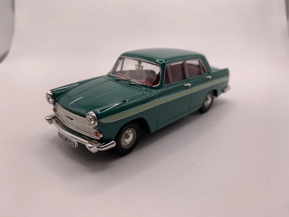 Vanguards Corgi 1:43 Austin A60 Cambridge Sutherland Green VA04407 - Image 4 of 4