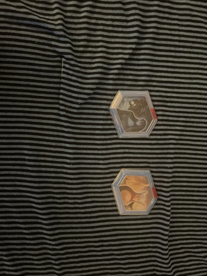 Figuras de personajes de Disney Infinity con almohadilla Disney Infinity, mapas y disco de poder Foto 3 de 4