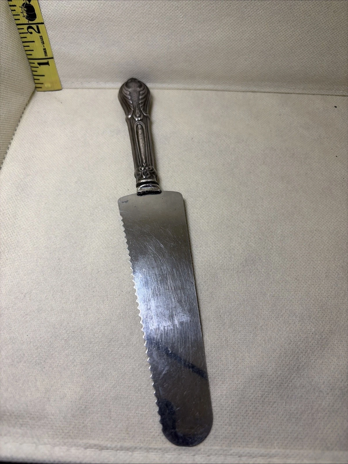 VINTAGE STERLING SILVER HANDLE SERRATED CAKE KNIFE
Opens in a new window or tab