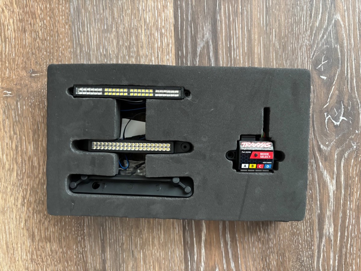 TRAXXAS X-MAXX LEDライトキット (高電圧コントローラー付き) TRAXXAS X-MAXX LEDライトキット (高電圧コントローラー付き