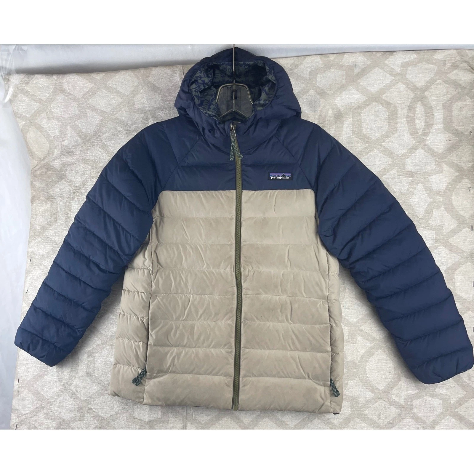 Patagonia Kids Reversible Down Sweater Hoody Navy Tan Blue Pattern Size M 10