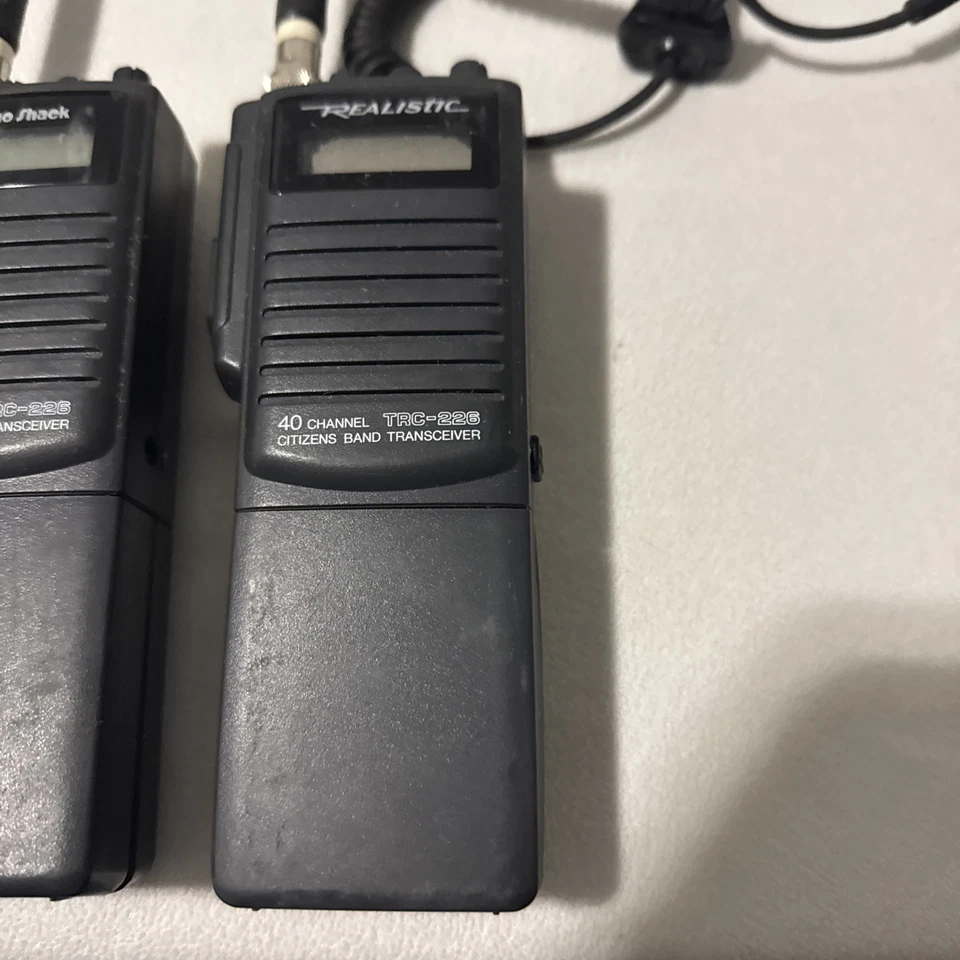 Set of Two [2] Realistic TRC-226 5-Watt 40-Channel Portable WT/CB/Transceiver - Image 3 of 4