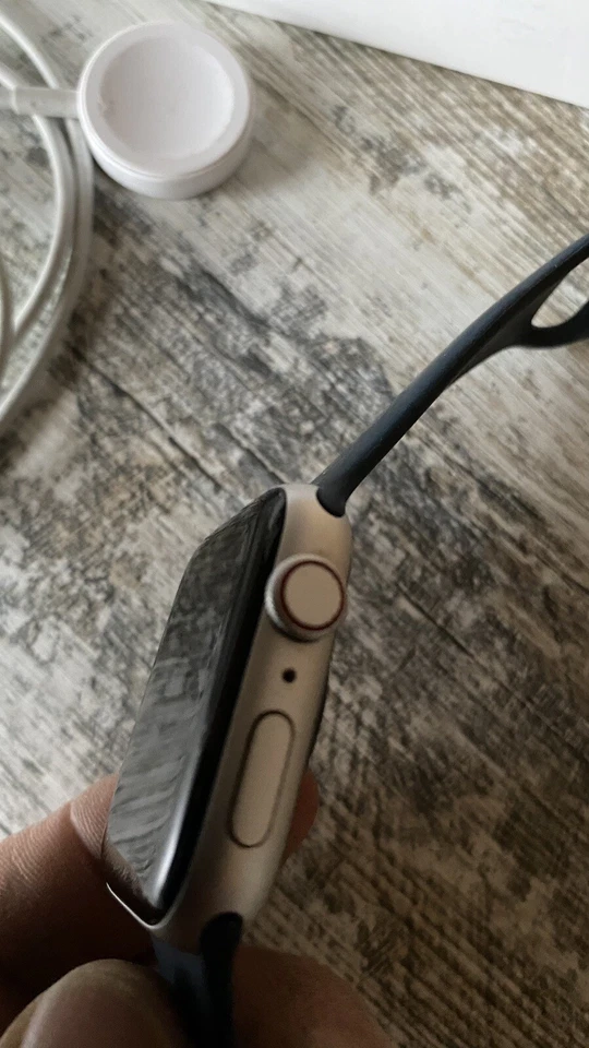 Apple Watch SE 44mm Aluminiumgehäuse-Silber mit Sportarmband in Abyssblau (GPS +, Foto 4 von 5