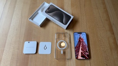 Apple iPhone 15 Pro Max - 256GB - Titan Natur (Ohne Simlock) + Clear Case