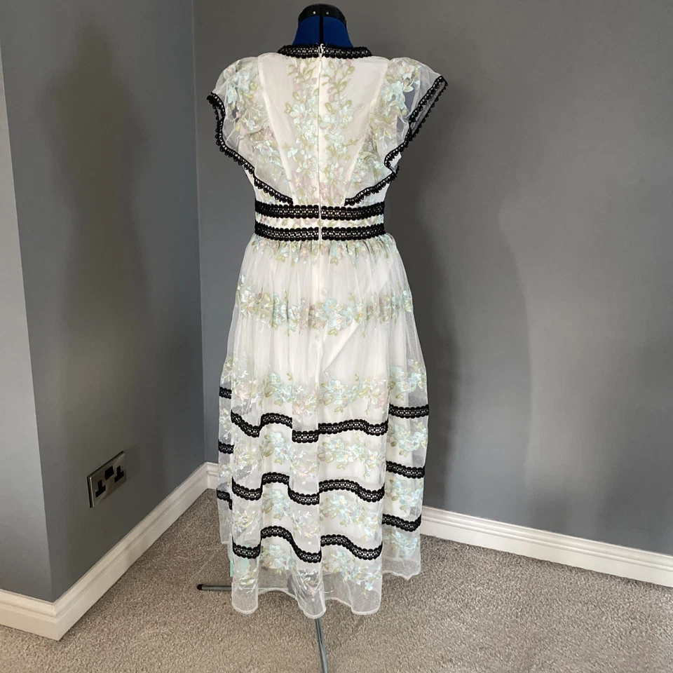 BNWT Ladies COAST Size 10 Floral Embroidered  Chiffon Dress With Lace Trim - Image 4 of 4