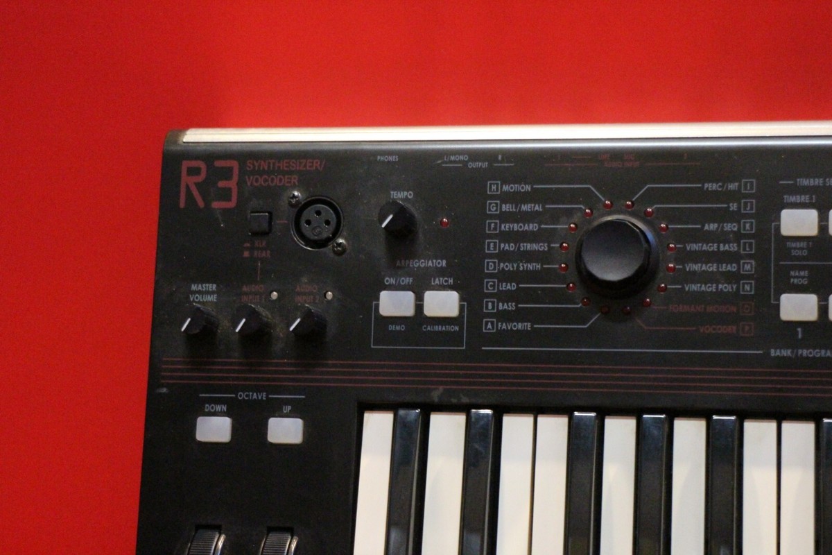 USED KORG R3 Synthesizer Vocoder Analog sound keyboard from USED KORG R3 Synthesizer Vocoder Analog sound keyboard from
