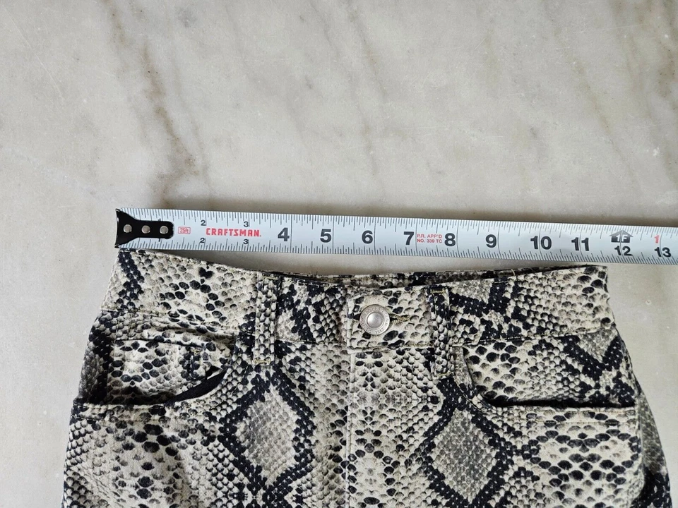 Pantalones ajustados de pierna recta con estampado de pitón serpiente tiro alto de Zara para mujer talla 2 Foto 3 de 4