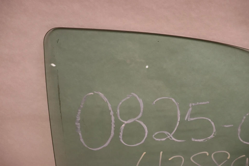 2014-2019 CHEVY SILVERADO 1500 CREW CAB FRONT RIGHT PASSENGER WINDOW GLASS OEM - Image 2 of 4