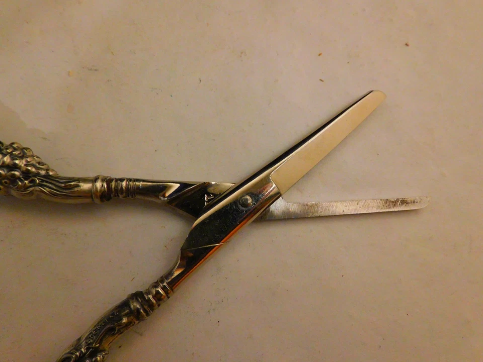 Tijeras con mango de plata esterlina Georgeous Webster uvas enredaderas Foto 4 de 4