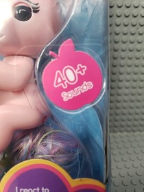 New -Gemma Light Up Unicorn Fingerlings WooWee Friendly Interactive Toy - K1