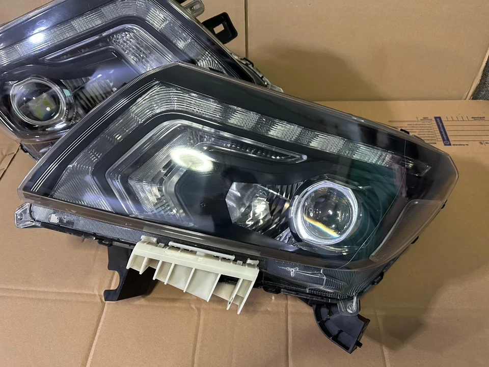 Perfect! Nissan Navara NP300 Black Edition Pair Side Headlight - Image 3 of 4