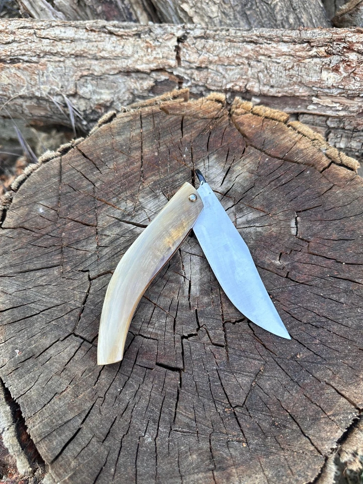 Navaja de Bolsillo con Mango de Cuerno de Carnero, Navaja de Bolsillo Artesanal, Navaja de Bolsillo Personalizada Foto 3 de 4