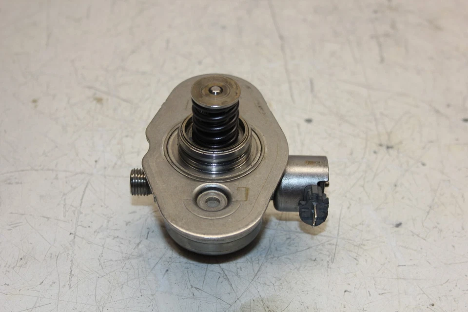 BMW Alpina B6 xDrive Gran Coupé F06 2015 bomba de combustible de alta presión (para piezas (101) Foto 2 de 4