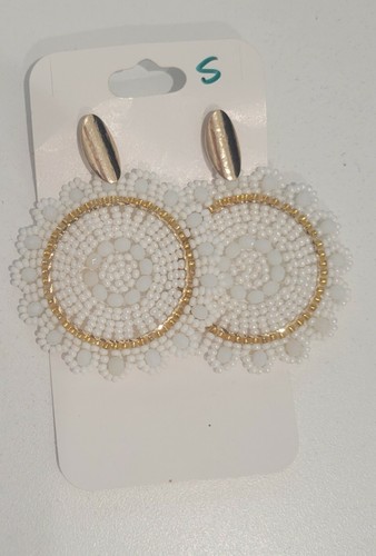 Modische geometrische Ohrringe für Damen weiß und goldfarben - Bild 4 von 4