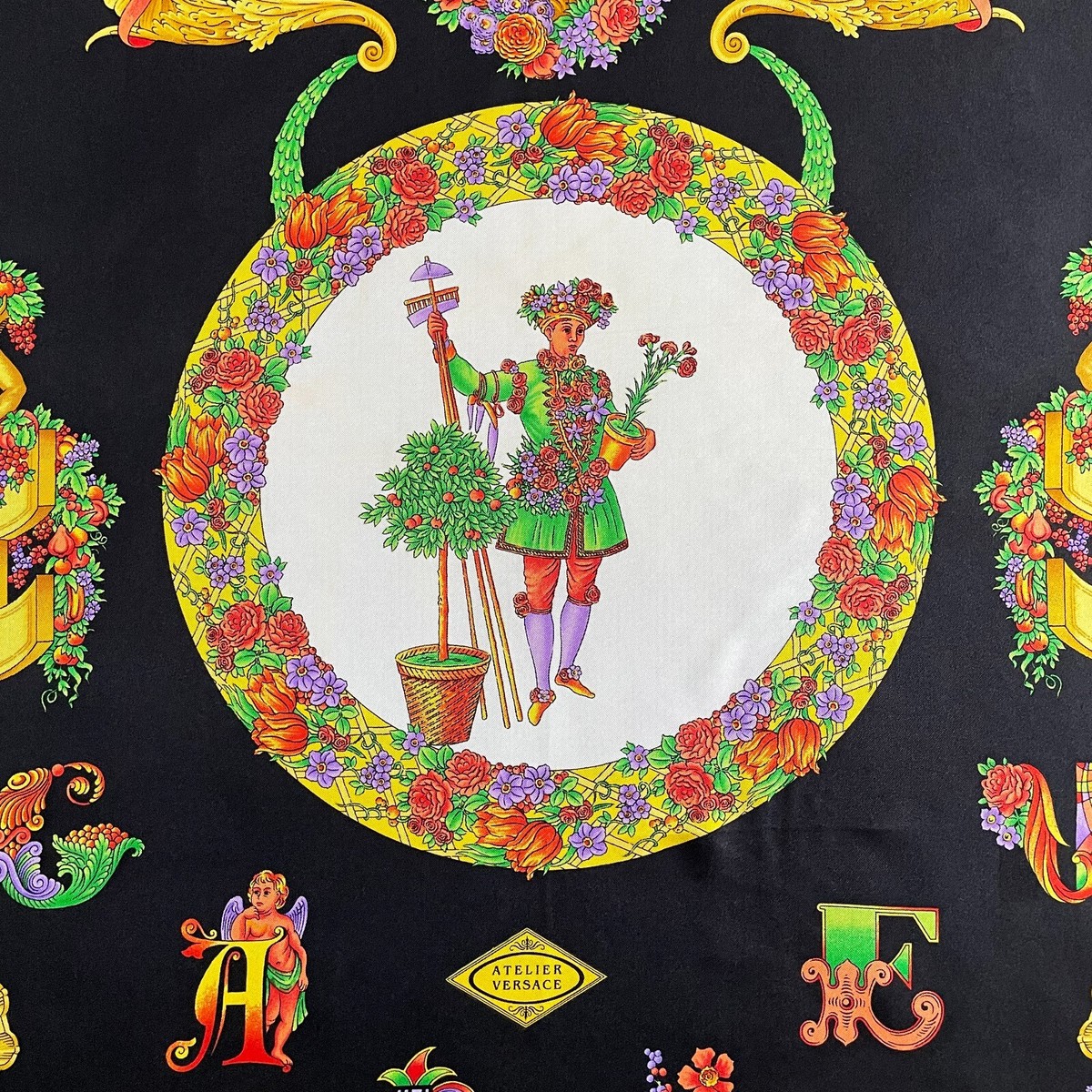 GIANNI VERSACE silk scarf The King's Gardener size 34