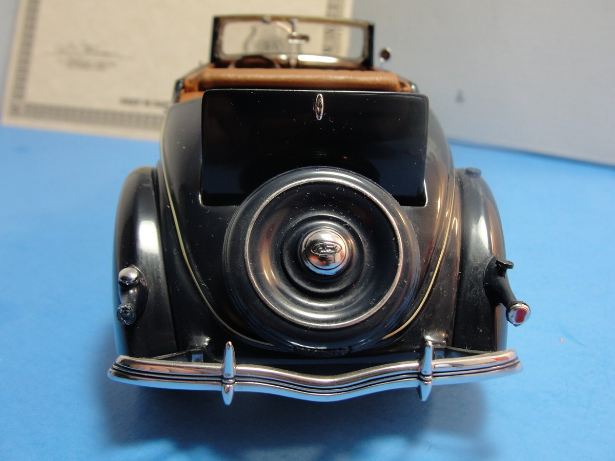 Danbury Mint 1936 Blue Ford Deluxe Cabriolet 1:24 Scale