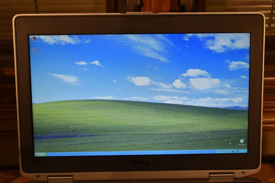 Dell Latitude E6420 Intel Core i7-2620M 4 GB 750 GB Windows XP NVidia NVS 4200M Foto 3 de 4