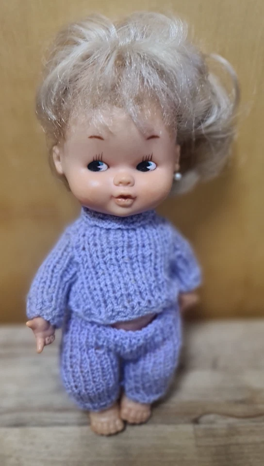 Famosa Puppe 21 cm – Vintage – Strickkleidung – beweglich – Sammler Spanien - Bild 2 von 4