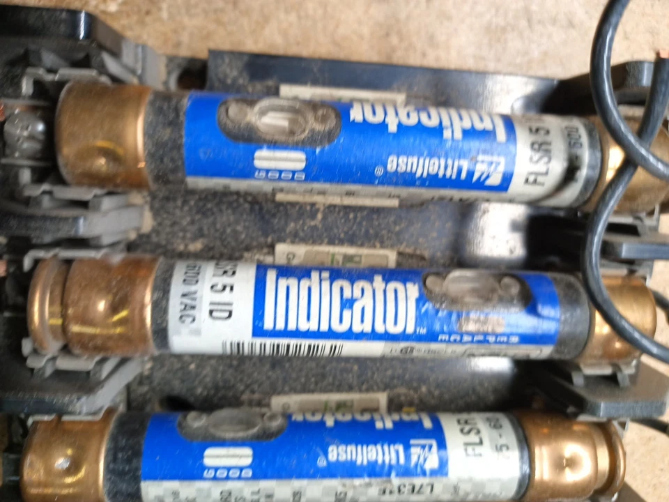 LITTELFUSE LH60030-3P FUSE BLOCK W/ Littlefuse (3) 5 amp Fuses & (1) 3 Amp - Image 4 of 4