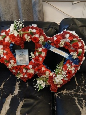 KÜNSTLICHE SEIDE BEERDIGUNG DOPPEL OFFEN HERZ KRANZ HOMMAGE BLUME GEDENKEN MAMA NAN