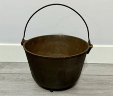 ANTIQUE #8 CAST IRON BEAN POT 3-LEG COWBOY KETTLE CAULDRON LEGGED 10" W X 7.5" H
