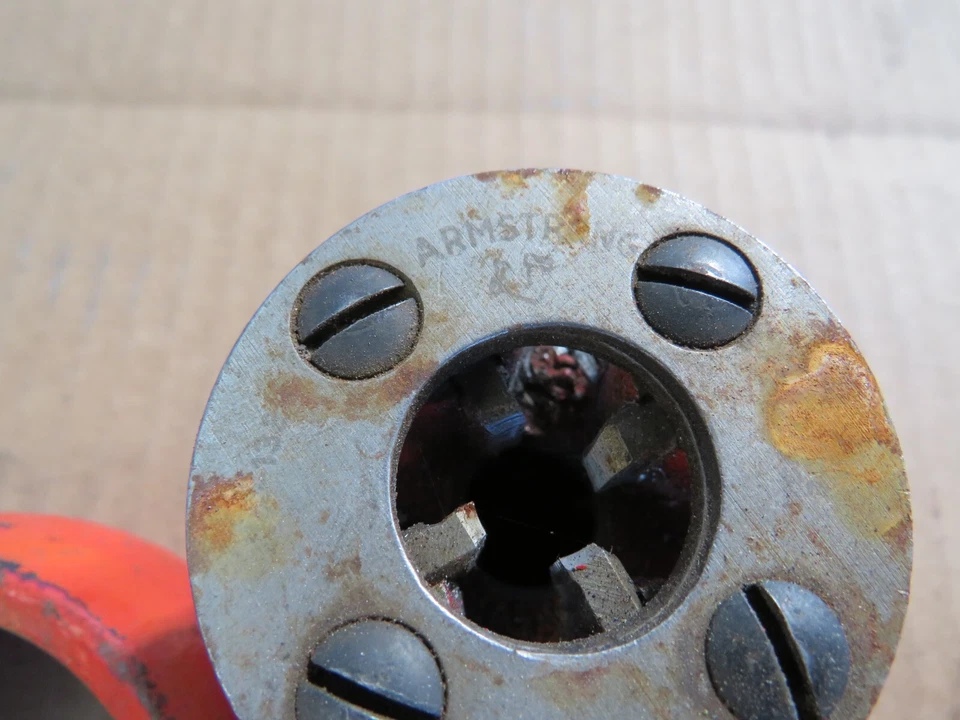 ARMSTRONG 00RB 1/4 NPT DIe  WIth 2 Ratchet threaders 00r, GREAT CONDITION - Image 2 of 3