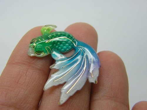 20 Goldfish fish pendants green blue purple white acrylic FF505 - Picture 2 of 3