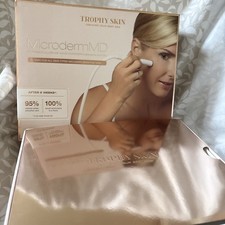 MicrodermMD Domowy diamentowy system mikrodermabrazji TSMDD02 firmy Trophy Skin.