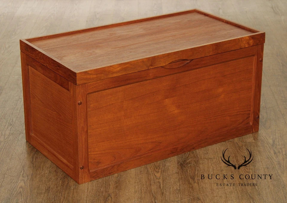 Manta cofre de teca estilo moderno danés N'Yu Foto 2 de 4