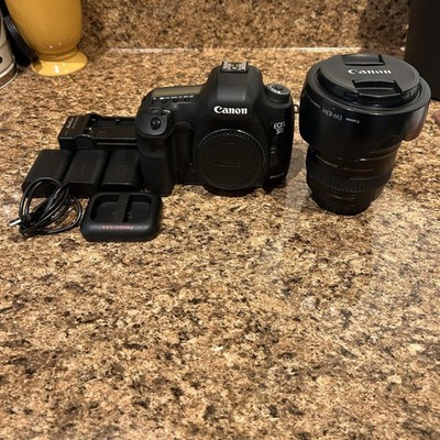Canon EOS 5D Mark III Camera 24-105mm f/4 L IS Lens 3