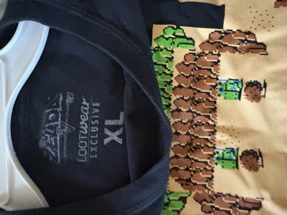 Legend of Zelda Link Mapa de 8 bits para hombre Talla XL Camiseta Botín Lootcrate Foto 3 de 4